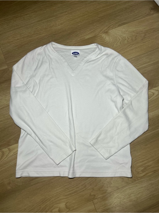 Tabi Sweaters - Tabi Women's White V-Neck Sweater - Classic Lightweight Knit